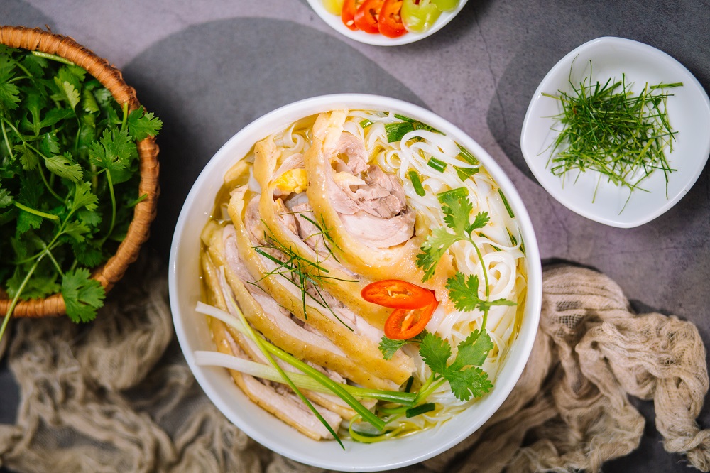QUÁN GÀ RÁN NGON TẠI HÀ NỘI THU HÚT THỰC KHÁCH VỚI LỚP VỎ GIÒN VÀ HƯƠNG VỊ ĐẶC TRƯNG